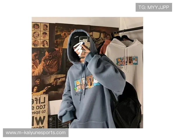 球星号码连帽卫衣潮流风尚 引领足球文化与街头时尚完美融合 球星号码连帽卫衣潮流风尚 引领足球文化与街头时尚完美融合