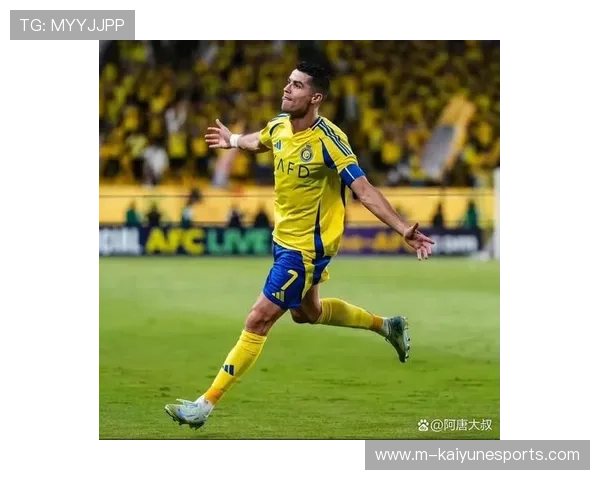 足球场惊现巨星风采震撼全场，高清图片展现球员瞬间精彩瞬间